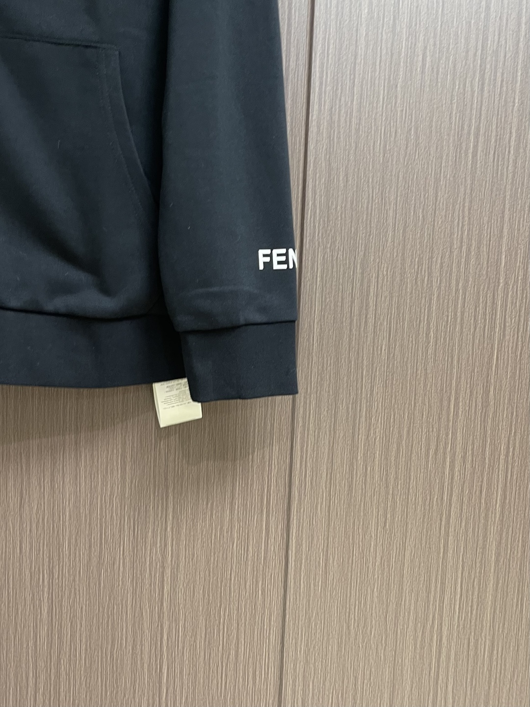 fendi 小怪兽印花拉链连帽卫衣外套，面料采用26s双纱＋10s鱼鳞底面料，380g；搭配21s双纱2