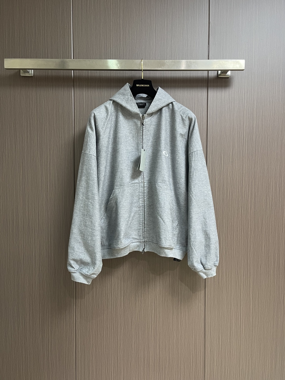 NO:611541,Jacket Pants Balenciaga Balenciaga 2025ss autumn and winter new cotton denim drawstring hooded sweatshirt sweatpants wide-leg pants suit, loose fit  , Customized high-gram washed cotton fabric, pocket sleeve hem, silhouette tailoring, metal zipper placket, brand logo embroidery on the chest, oblique large pocket design. Sizes S-XL,,balenciaga,balenciaga,hoodie,sweatshirts,jackets & coats,hats,alexander wang19860909外套 裤子 balenciaga 巴黎世家2025ss秋冬新款棉质牛仔布无抽绳兜帽卫衣卫裤阔腿裤套装,宽松版型 ,订制高克重洗水棉布面料,袋口衣袖下摆,廓形剪裁,金属拉链开合门襟,前胸品牌logo刺绣小标,斜插大口袋设计.尺码S-XL,,balenciaga,balenciaga,hoodie,sweatshirts,jackets & coats,hats,alexander wang,Men's clothing