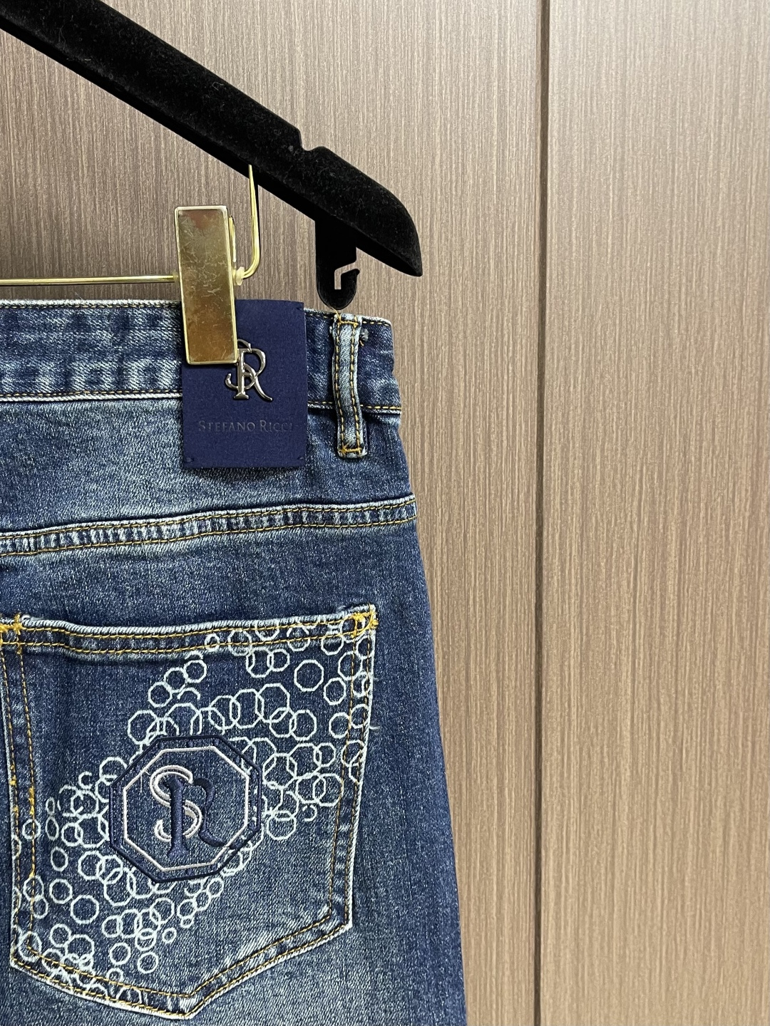 SR家族（史蒂芬） 2025SS早秋后袋经典鹰标丹宁牛仔裤，丹宁牛仔裤属于衣橱的必备单品，属于日常混搭和