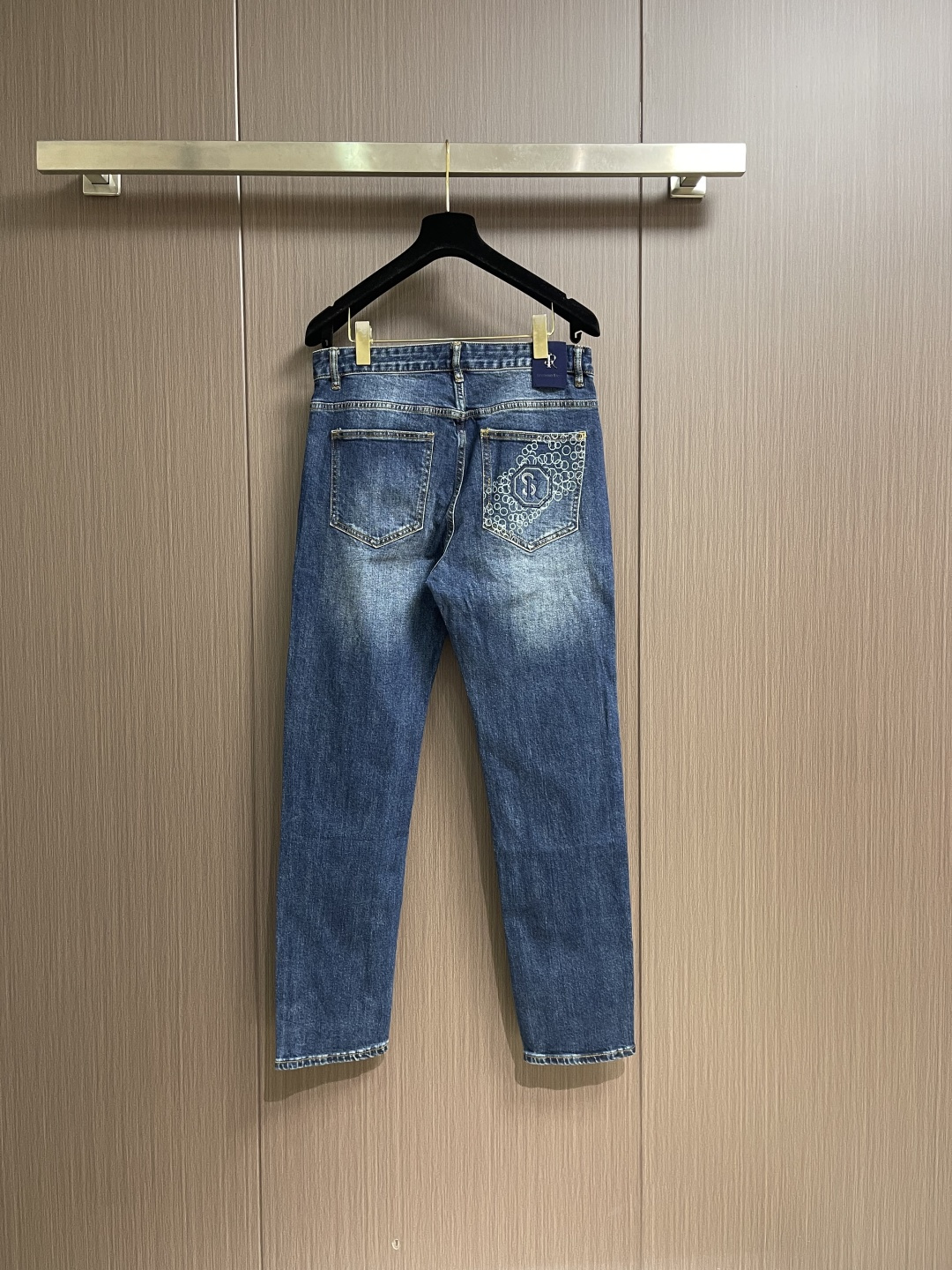 SR家族（史蒂芬） 2025SS早秋后袋经典鹰标丹宁牛仔裤，丹宁牛仔裤属于衣橱的必备单品，属于日常混搭和