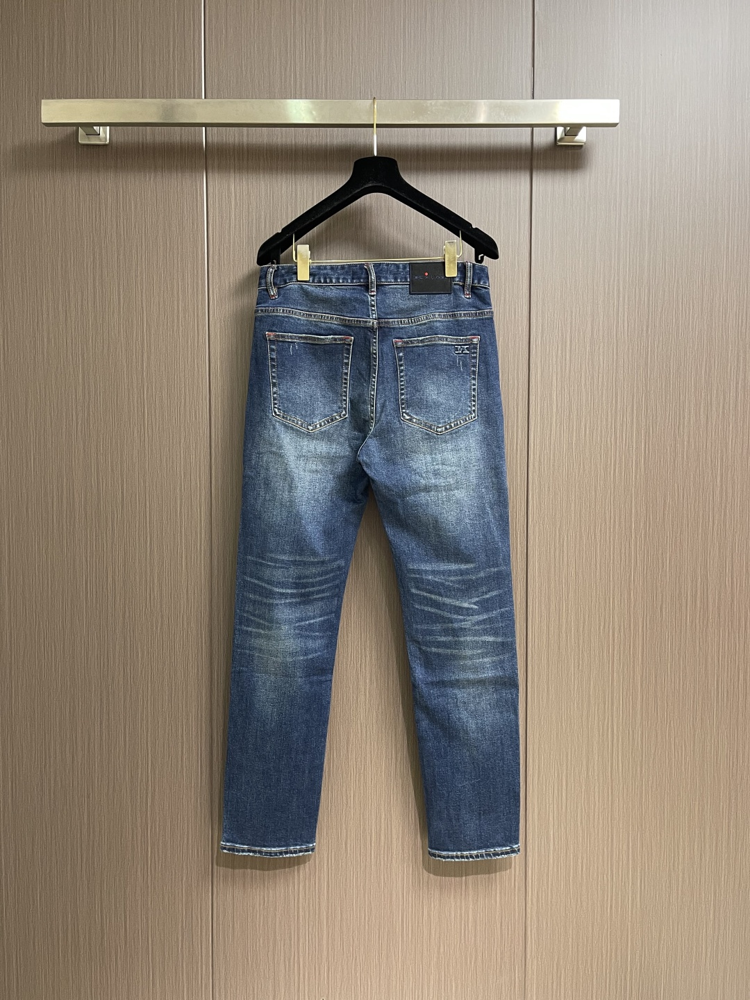 Kiton 2025SS秋季新款男士直筒牛仔裤，棉质牛仔面料打造质地柔软又不失筋骨，手感干爽有韧性 经典