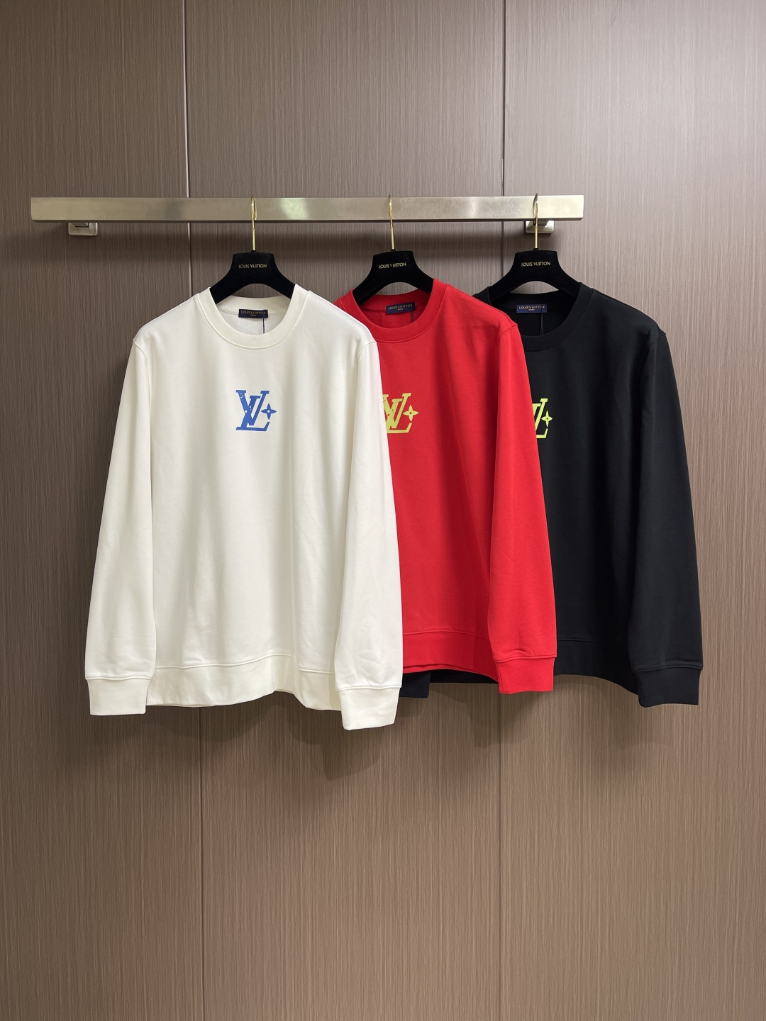 LV 2025SS LOGO印花圆领长袖卫衣，重磅毛毡针织棉，完全对版还原，420克毛圈底32支，成衣两