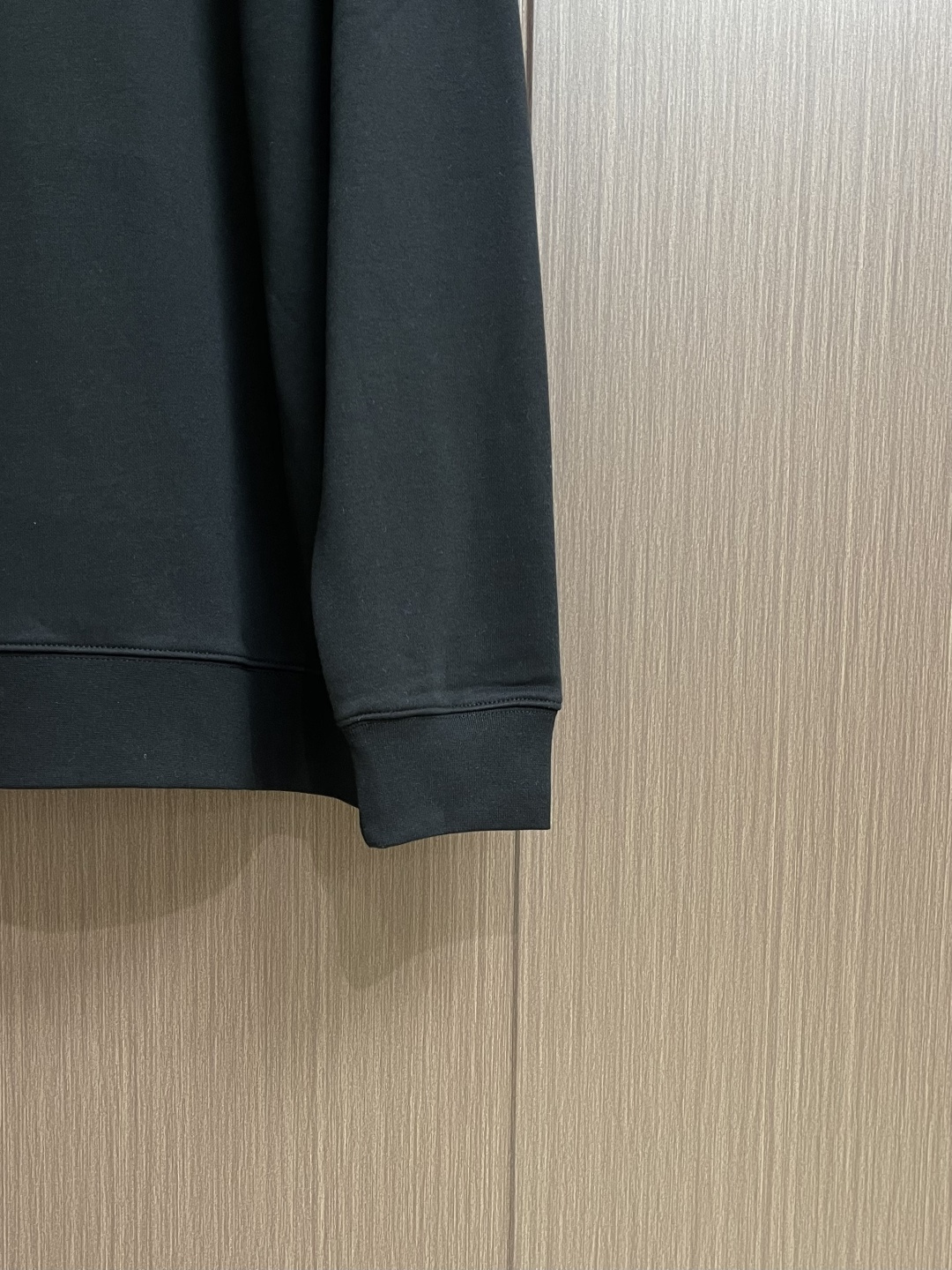 LV 2025SS LOGO印花圆领长袖卫衣，重磅毛毡针织棉，完全对版还原，420克毛圈底32支，成衣两