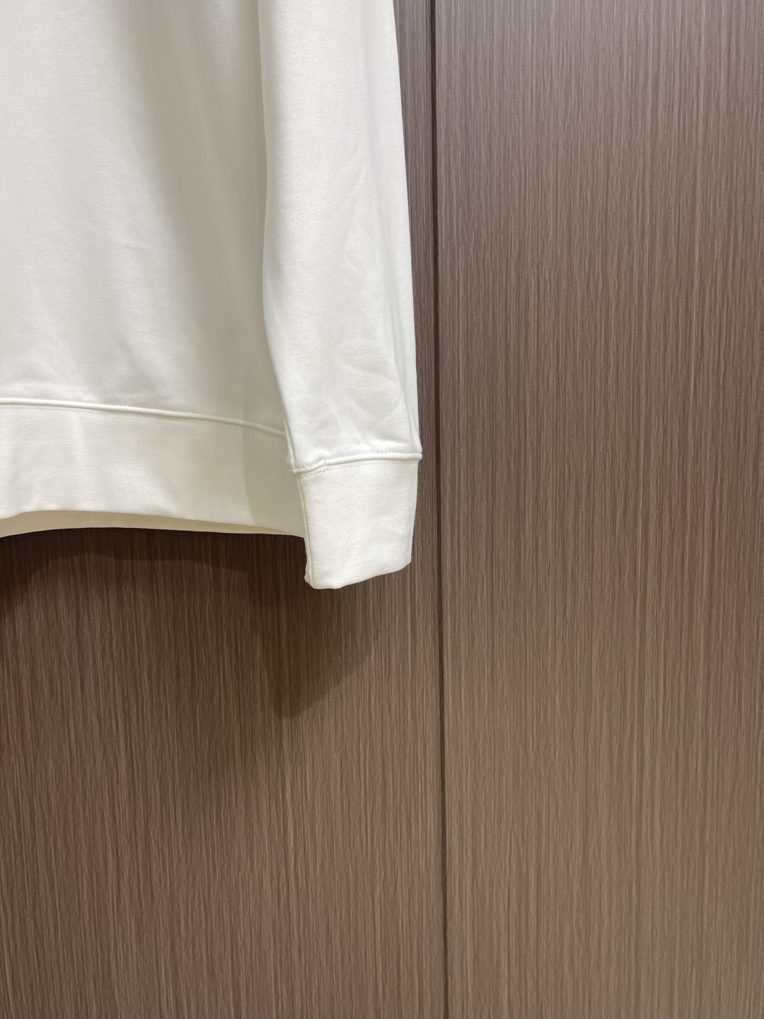 LV 2025SS LOGO印花圆领长袖卫衣，重磅毛毡针织棉，完全对版还原，420克毛圈底32支，成衣两