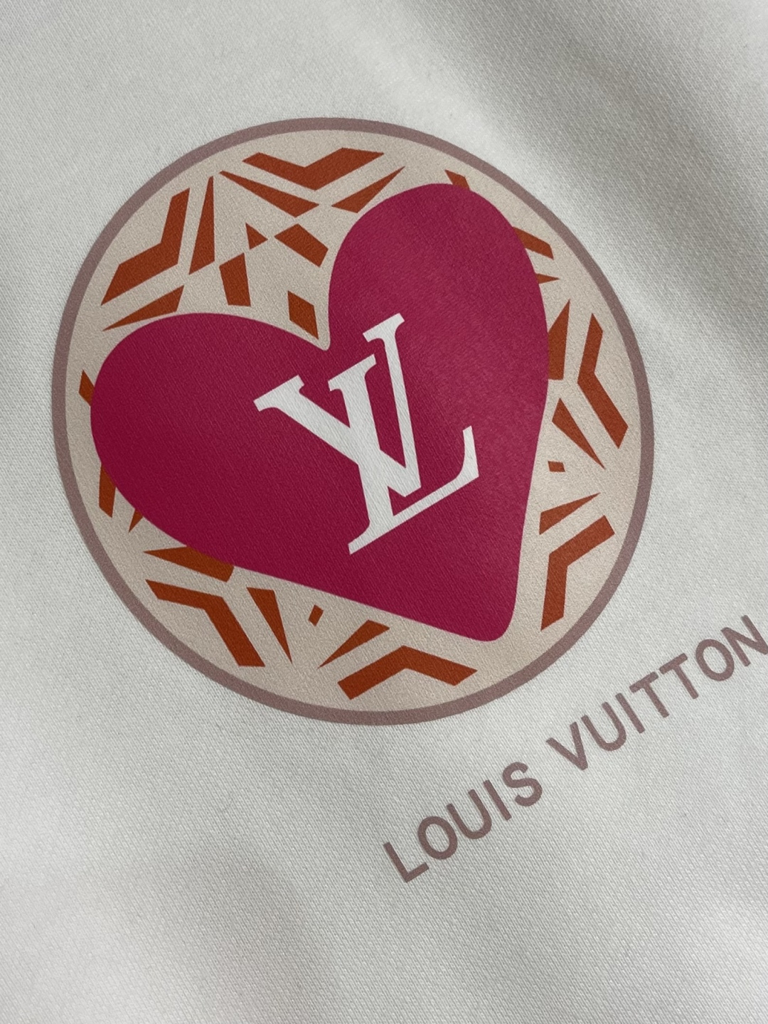 LV 2025ss新品情人节限定印花标识卫衣，帅气时尚，胸前顶级撞色印花图案字母logo，简约百搭款。面