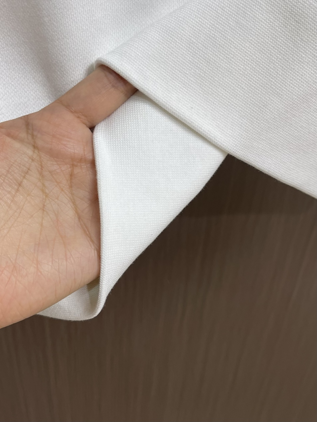 LV 2025ss新品情人节限定印花标识卫衣，帅气时尚，胸前顶级撞色印花图案字母logo，简约百搭款。面