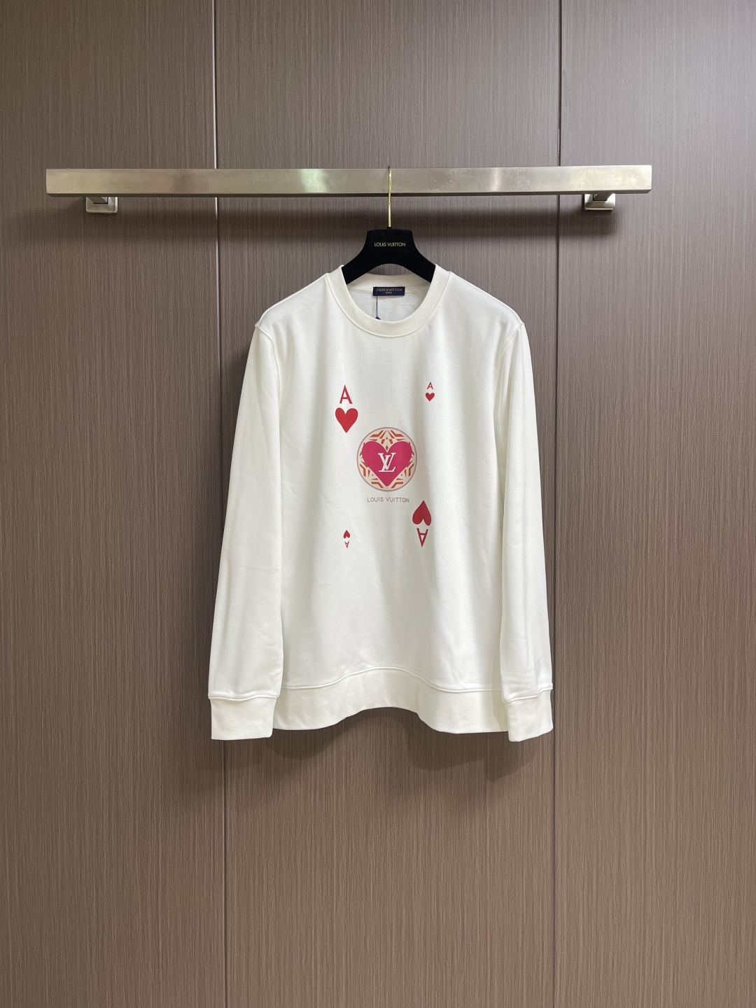 LV 2025ss新品情人节限定印花标识卫衣，帅气时尚，胸前顶级撞色印花图案字母logo，简约百搭款。面