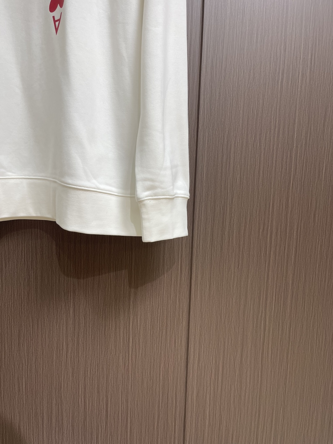 LV 2025ss新品情人节限定印花标识卫衣，帅气时尚，胸前顶级撞色印花图案字母logo，简约百搭款。面