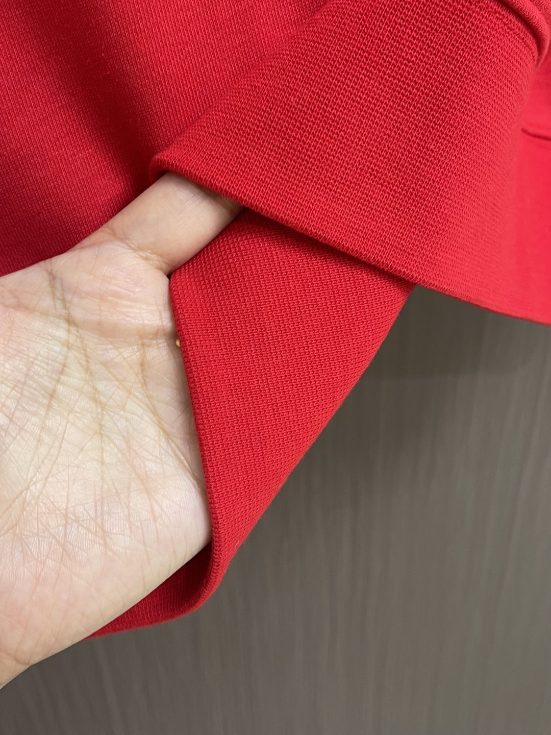 LV 2025ss新品情人节限定印花标识卫衣，帅气时尚，胸前顶级撞色印花图案字母logo，简约百搭款。面