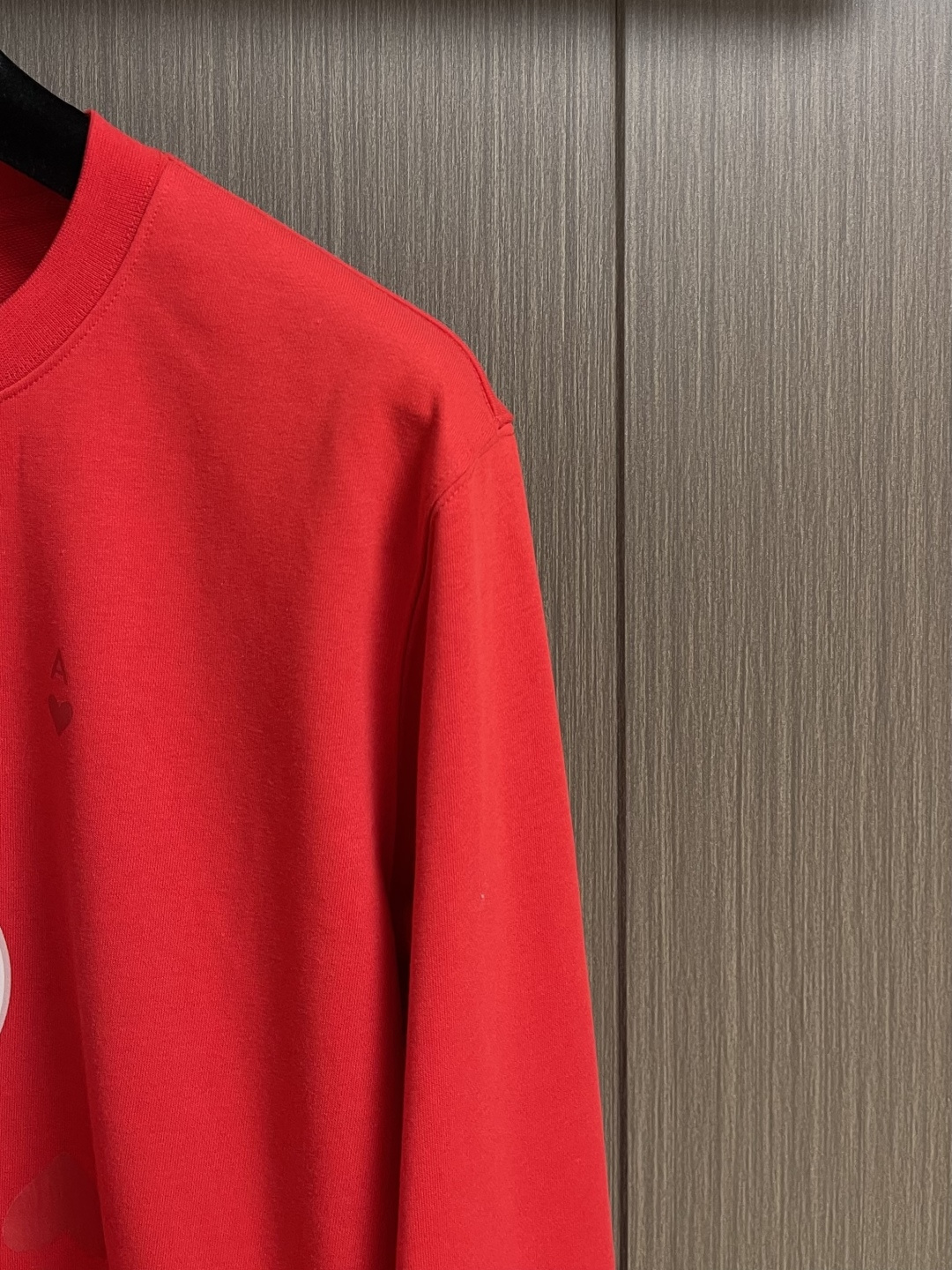 LV 2025ss新品情人节限定印花标识卫衣，帅气时尚，胸前顶级撞色印花图案字母logo，简约百搭款。面