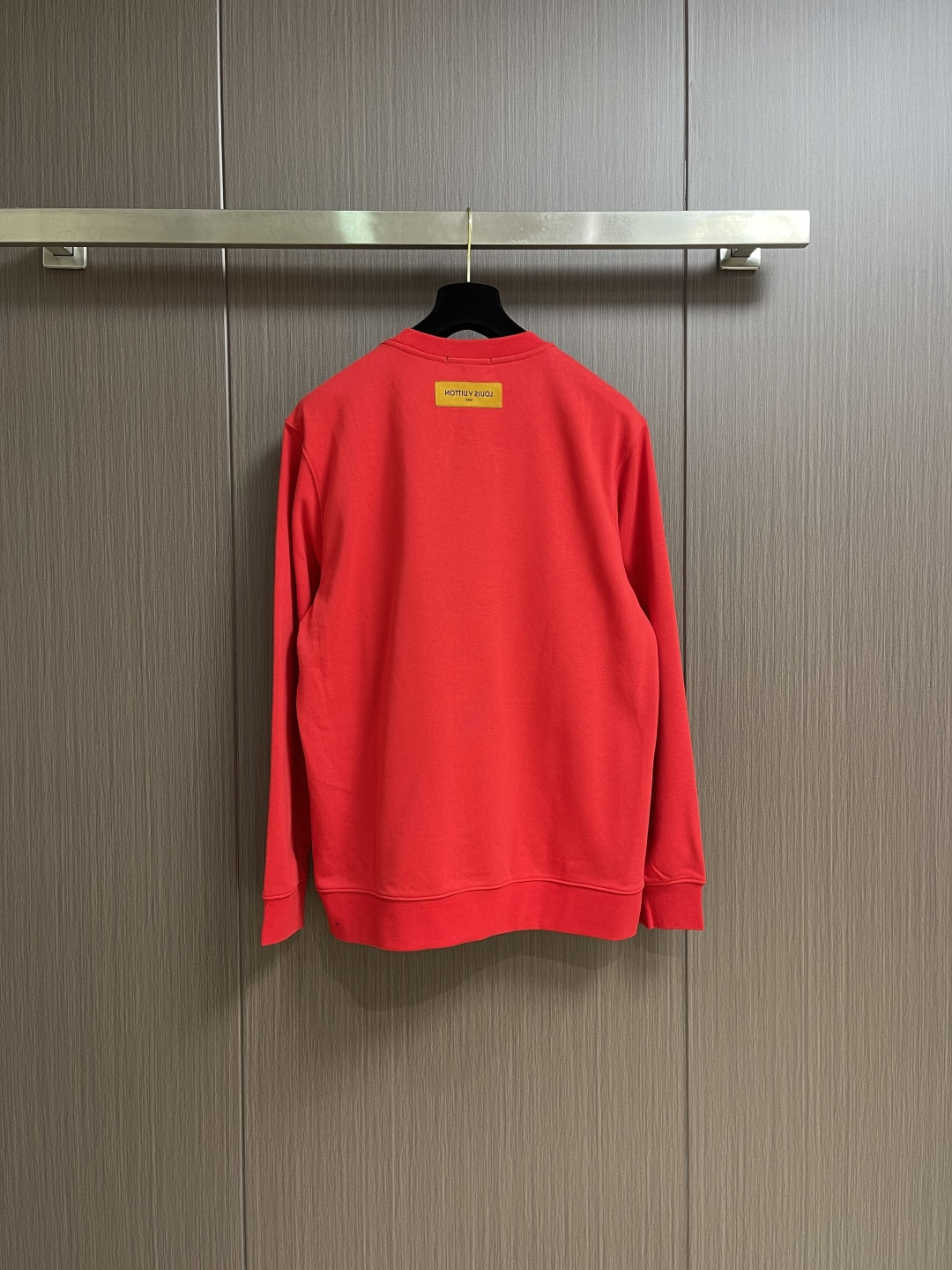 LV 2025ss新品情人节限定印花标识卫衣，帅气时尚，胸前顶级撞色印花图案字母logo，简约百搭款。面