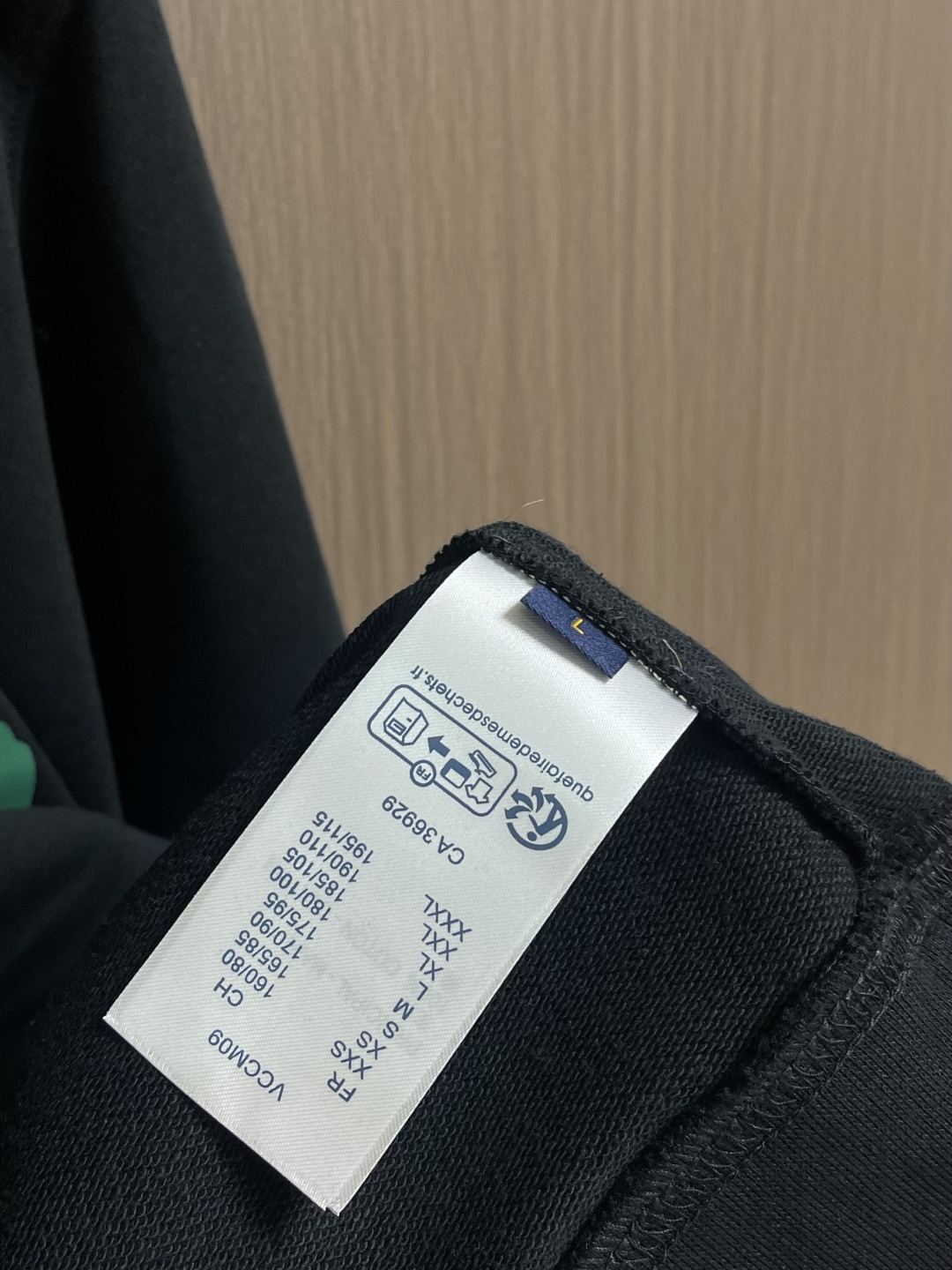 LV 2025SS秋冬新款情侣款圆领卫衣，品牌元素印花，定制高克重双股面料制作，面料手感扎实，上手非常有