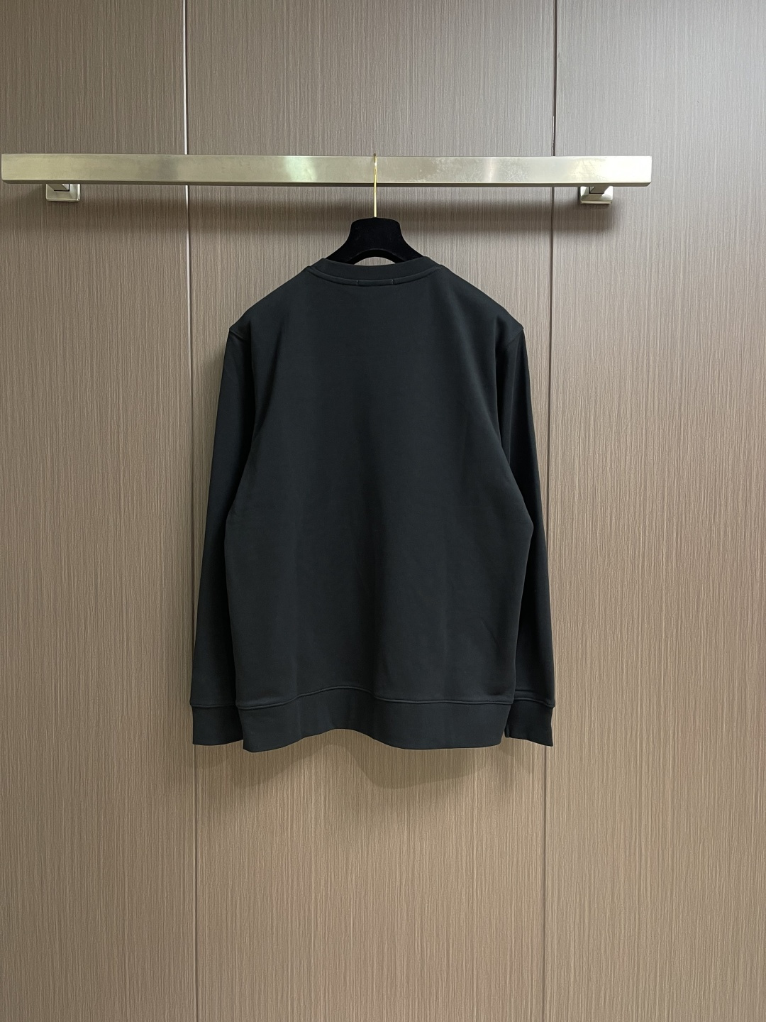 LV 2025SS秋冬新款情侣款圆领卫衣，品牌元素印花，定制高克重双股面料制作，面料手感扎实，上手非常有