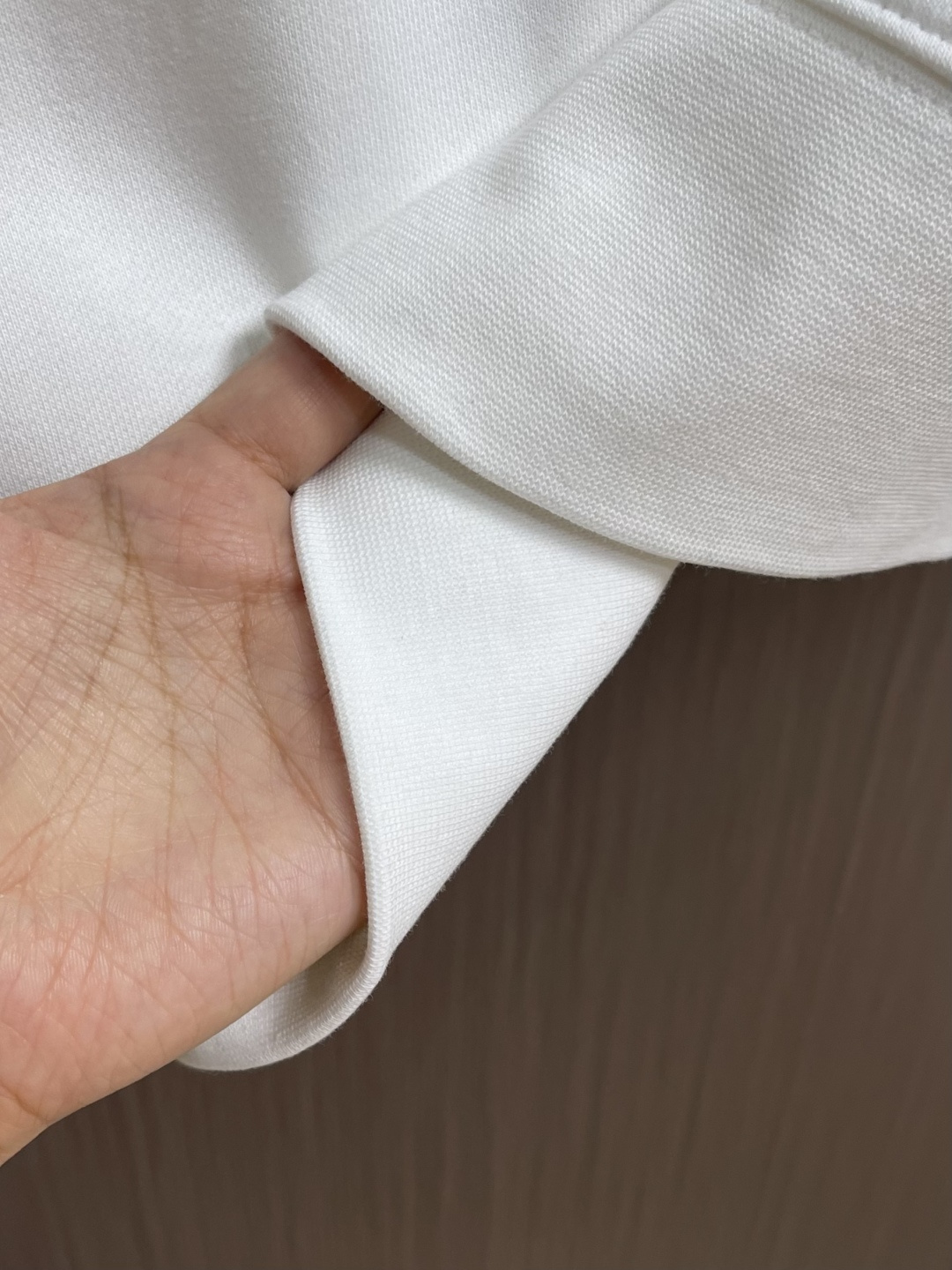 LV 2025SS秋冬新款情侣款圆领卫衣，品牌元素印花，定制高克重双股面料制作，面料手感扎实，上手非常有