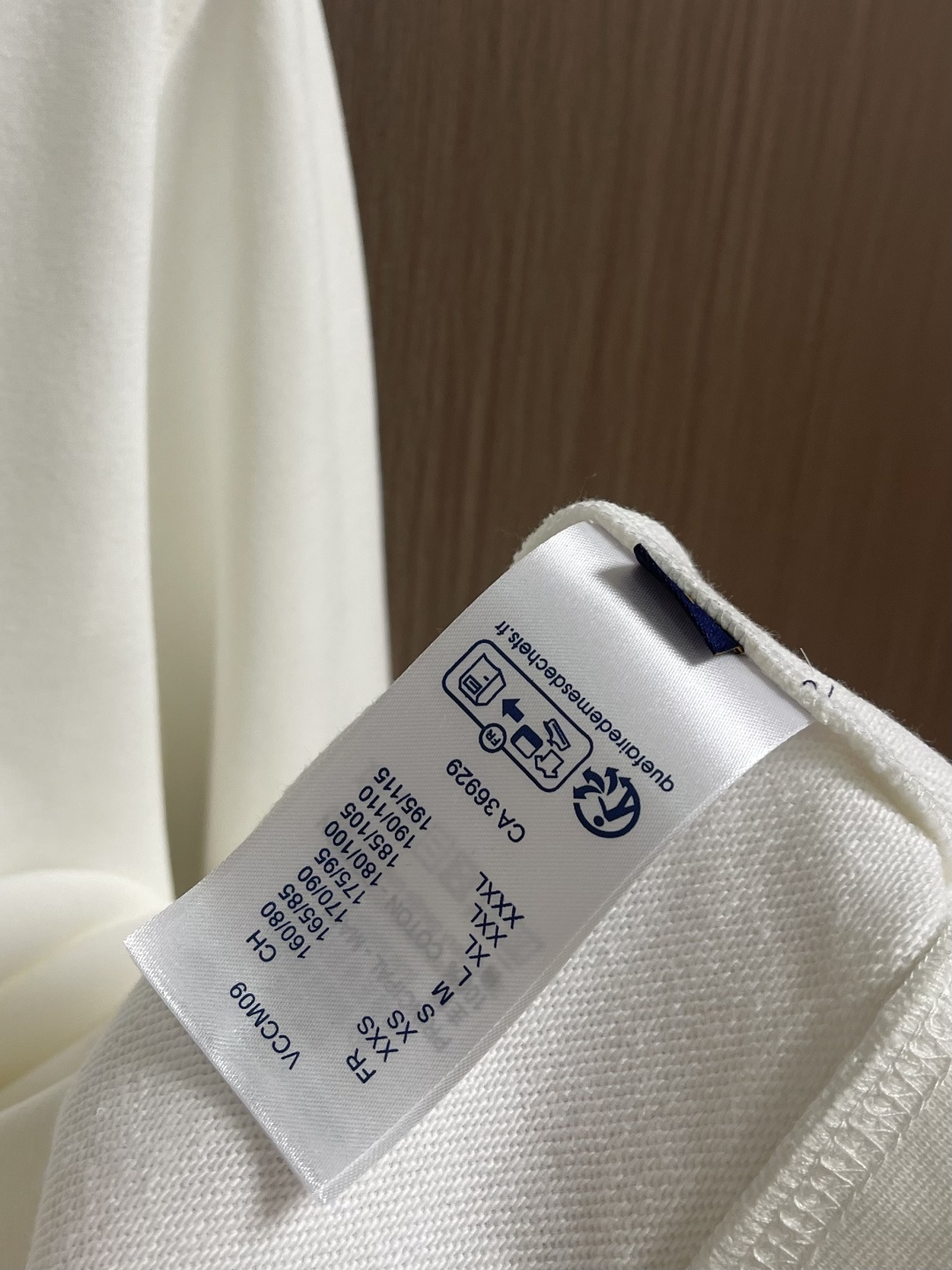 LV 2025SS秋冬新款情侣款圆领卫衣，品牌元素印花，定制高克重双股面料制作，面料手感扎实，上手非常有