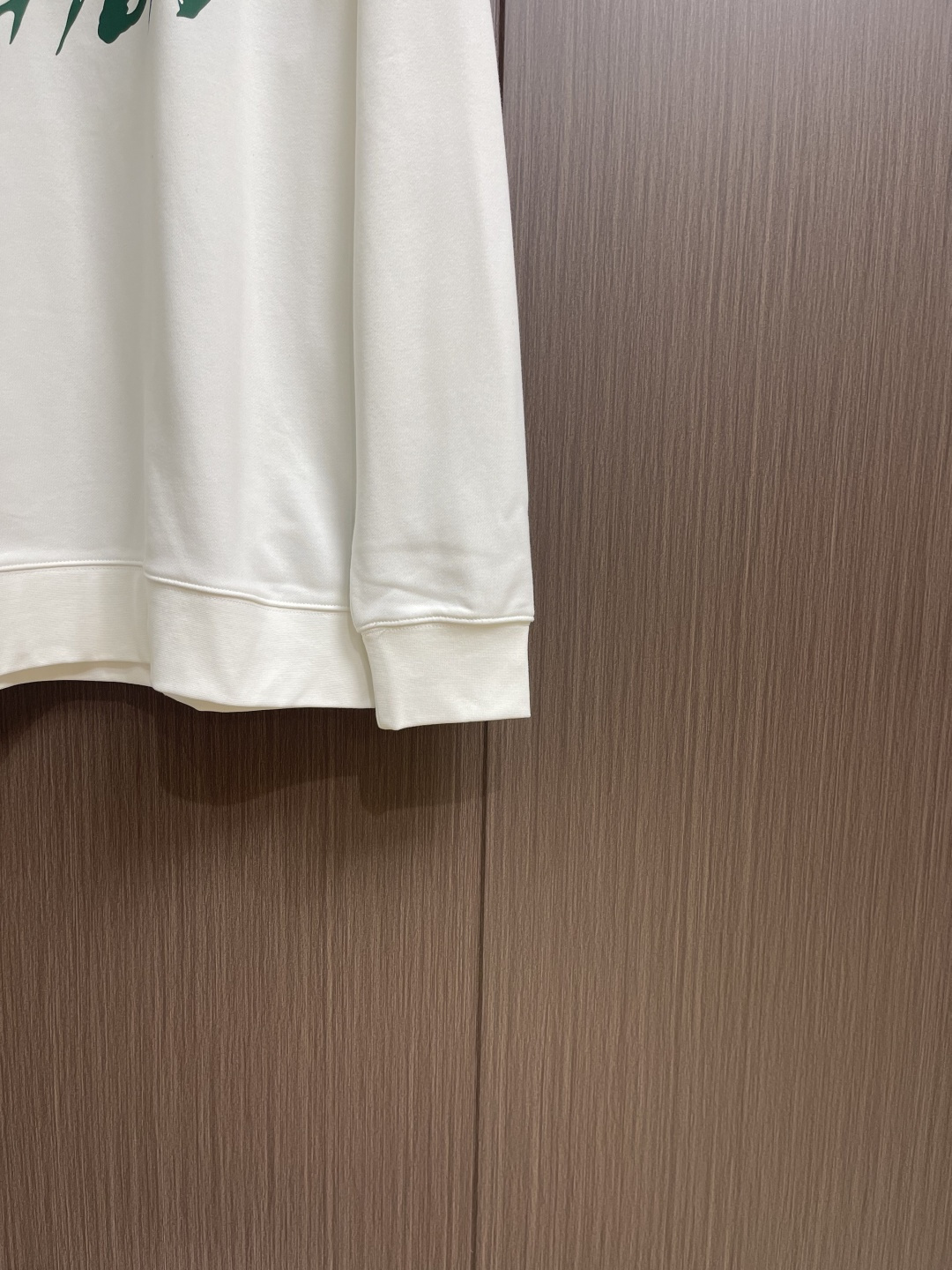 LV 2025SS秋冬新款情侣款圆领卫衣，品牌元素印花，定制高克重双股面料制作，面料手感扎实，上手非常有