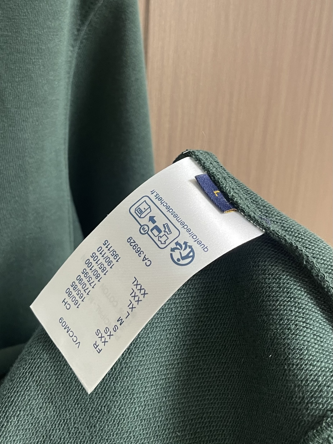 LV 2025SS秋冬新款情侣款圆领卫衣，品牌元素印花，定制高克重双股面料制作，面料手感扎实，上手非常有