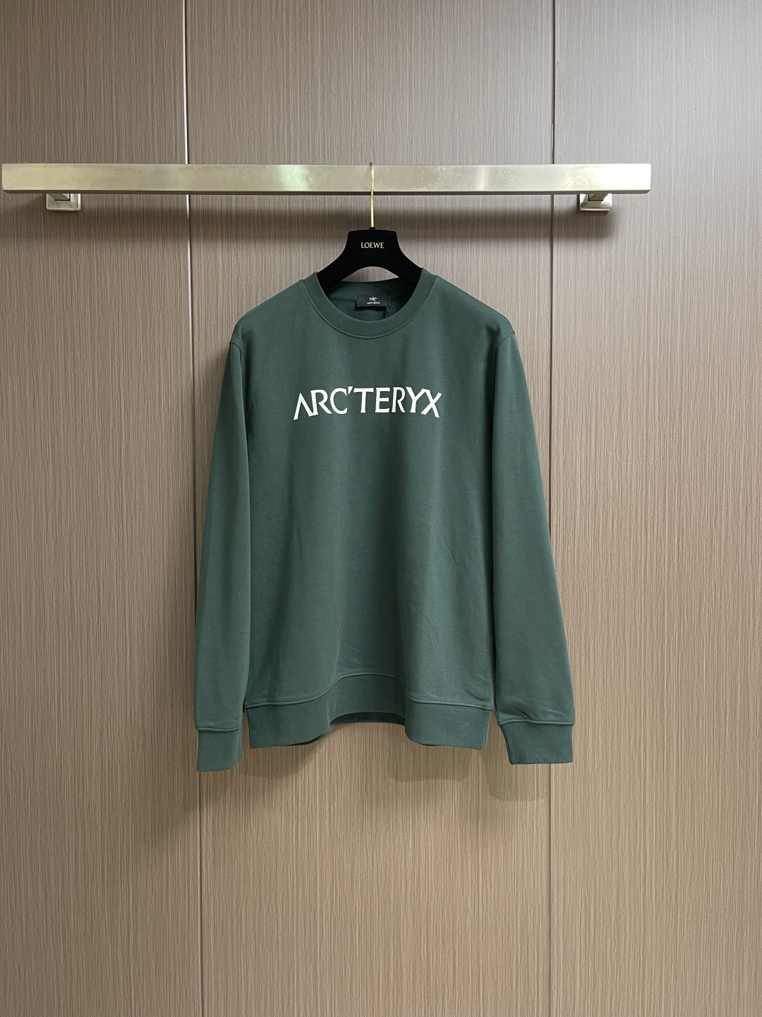 NO:611567,Arcteryx SS autumn and winter new printed logo couple's round neck sweatshirt, original fabric. The fabric is made of 400g double-ply large terry fabric. It feels very comfortable, fashionable and personalized. It is a super versatile and good-looking sweatshirt, very suitable for both men and women. A must-have for everyone. Sizes M-XXL  XL code, dress length 73, shoulder width 51, bust 120, sleeve length 67 XXL code, dress length 75, shoulder width 52, bust 124, sleeve length 68.5,arc'teryx,hoodie,sweatshirts,alexander wang19860909Arcteryx 始祖鸟SS秋冬新款印花logo情侣款圆领卫衣,原版面料 面料采用400g双股大毛圈面料 手感非常舒服,时尚又个性 超级百搭好看的一款卫衣,男女都非常合适 人手必备款 尺码M-XXL M码 衣长69肩宽48胸围112袖长64 L码衣长71 肩宽49胸围116袖长65.5 XL码 衣长73 肩宽51胸围120袖长67 XXL码 衣长75 肩宽52胸围124袖长68.5,arc'teryx,hoodie,sweatshirts,alexander wang,Men's clothing