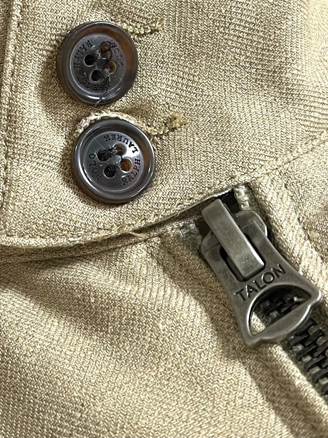 RalP🆕h Lauren 标识刺绣双面穿夹克外套，定制哑光云纹塔夫绸面料，以及斜纹提花织锦，一衣双生，