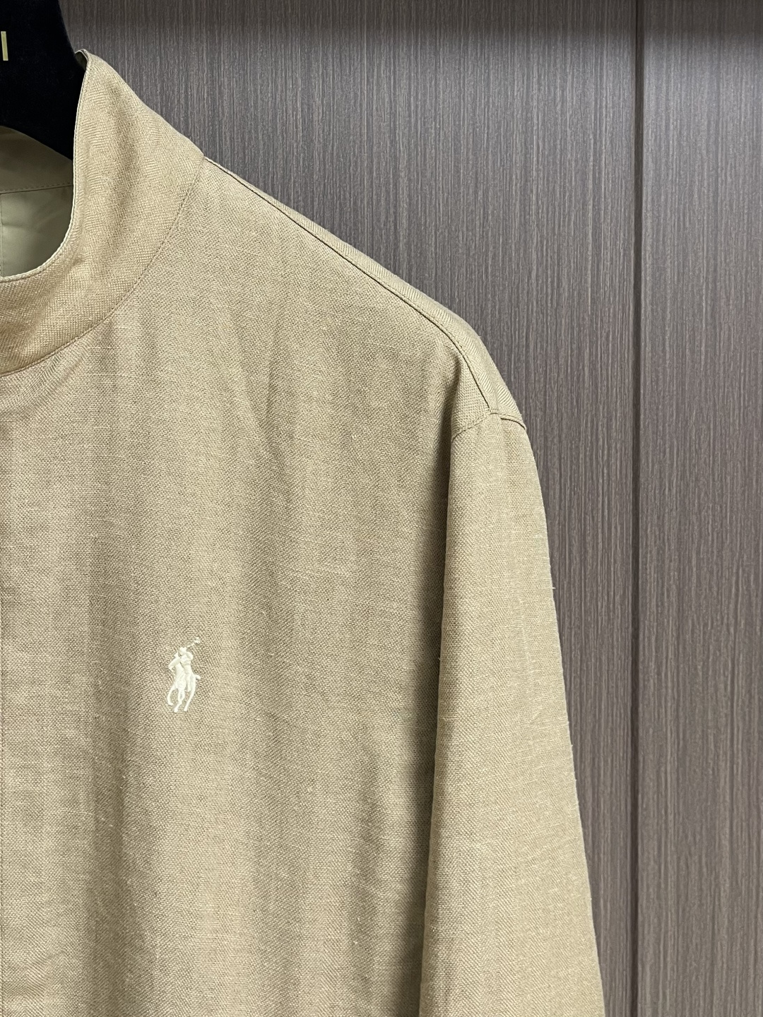 RalP🆕h Lauren 标识刺绣双面穿夹克外套，定制哑光云纹塔夫绸面料，以及斜纹提花织锦，一衣双生，