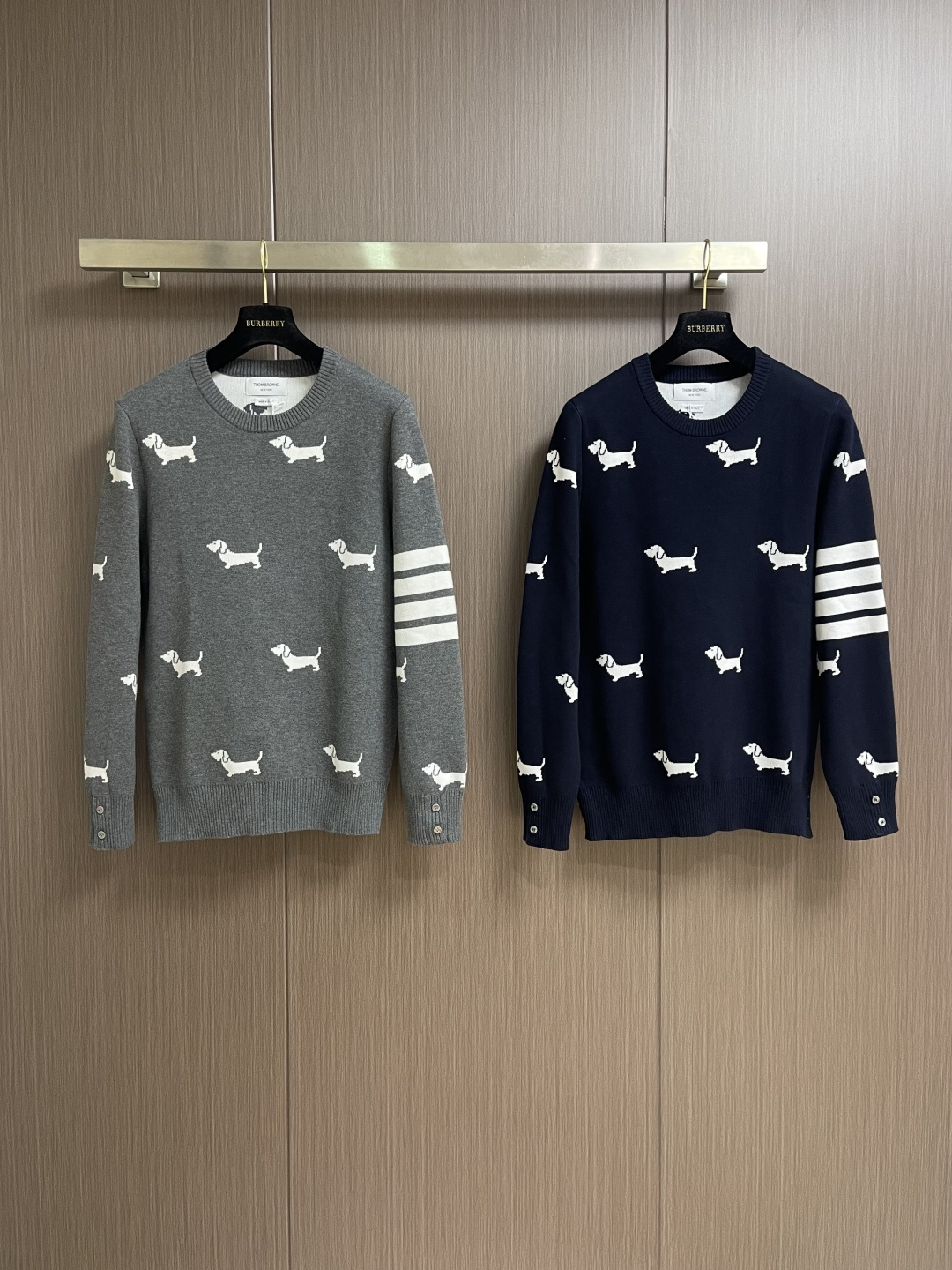 TB ThomBrowne汤姆布朗 满身提花小狗圆领针织毛衣 ，全身小狗嵌花双面针织立体机织，采用ZP一