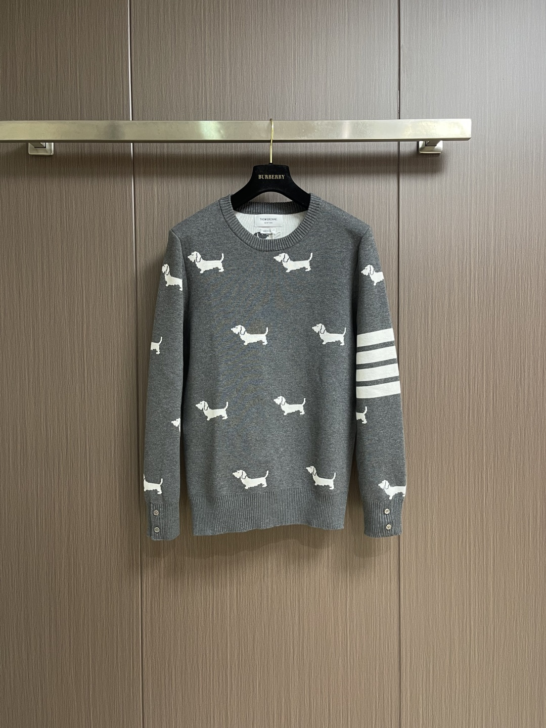 TB ThomBrowne汤姆布朗 满身提花小狗圆领针织毛衣 ，全身小狗嵌花双面针织立体机织，采用ZP一