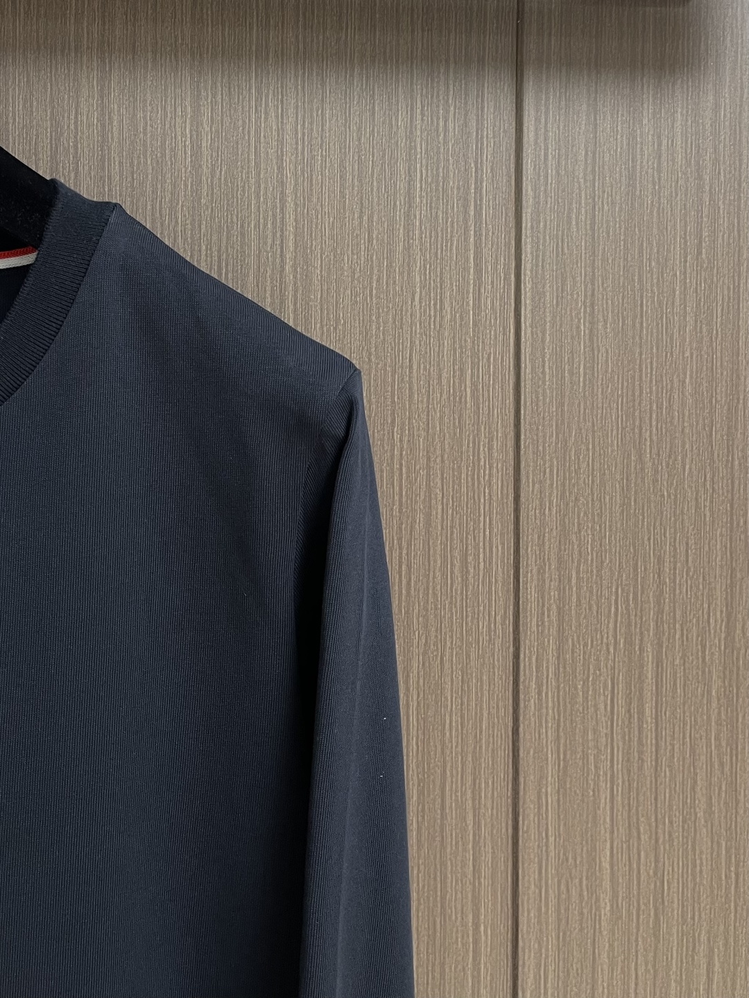 ThomBrowne汤姆布朗 TB 后幅织带长袖T恤，精选优质高端面料，自然舒适透气温柔，后背红白蓝三色