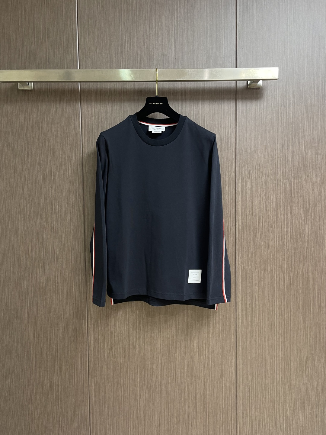 ThomBrowne汤姆布朗 TB 后幅织带长袖T恤，精选优质高端面料，自然舒适透气温柔，后背红白蓝三色