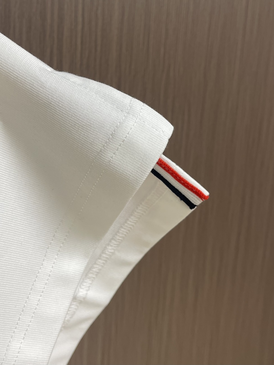 ThomBrowne汤姆布朗 TB 后幅织带长袖T恤，精选优质高端面料，自然舒适透气温柔，后背红白蓝三色