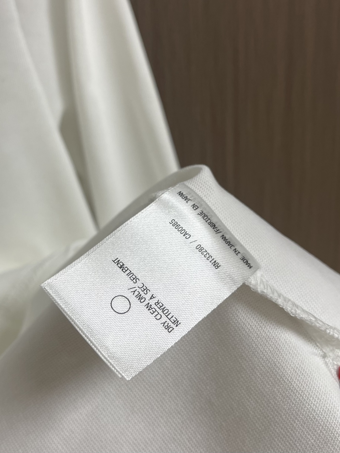 ThomBrowne汤姆布朗 TB 后幅织带长袖T恤，精选优质高端面料，自然舒适透气温柔，后背红白蓝三色