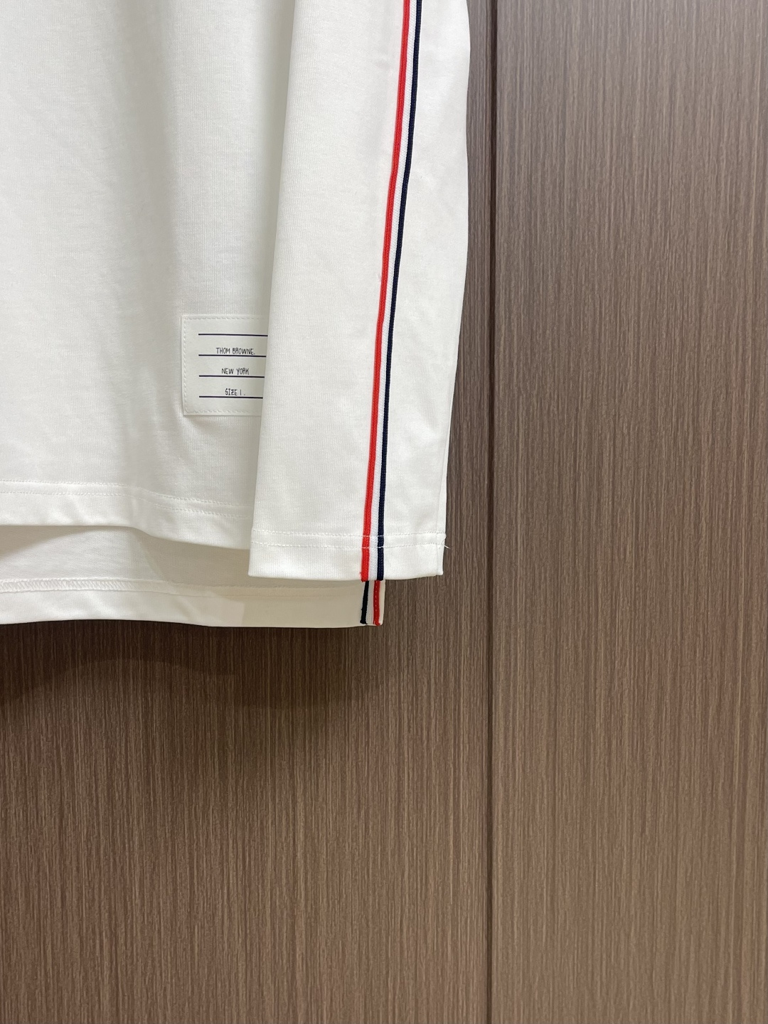 ThomBrowne汤姆布朗 TB 后幅织带长袖T恤，精选优质高端面料，自然舒适透气温柔，后背红白蓝三色