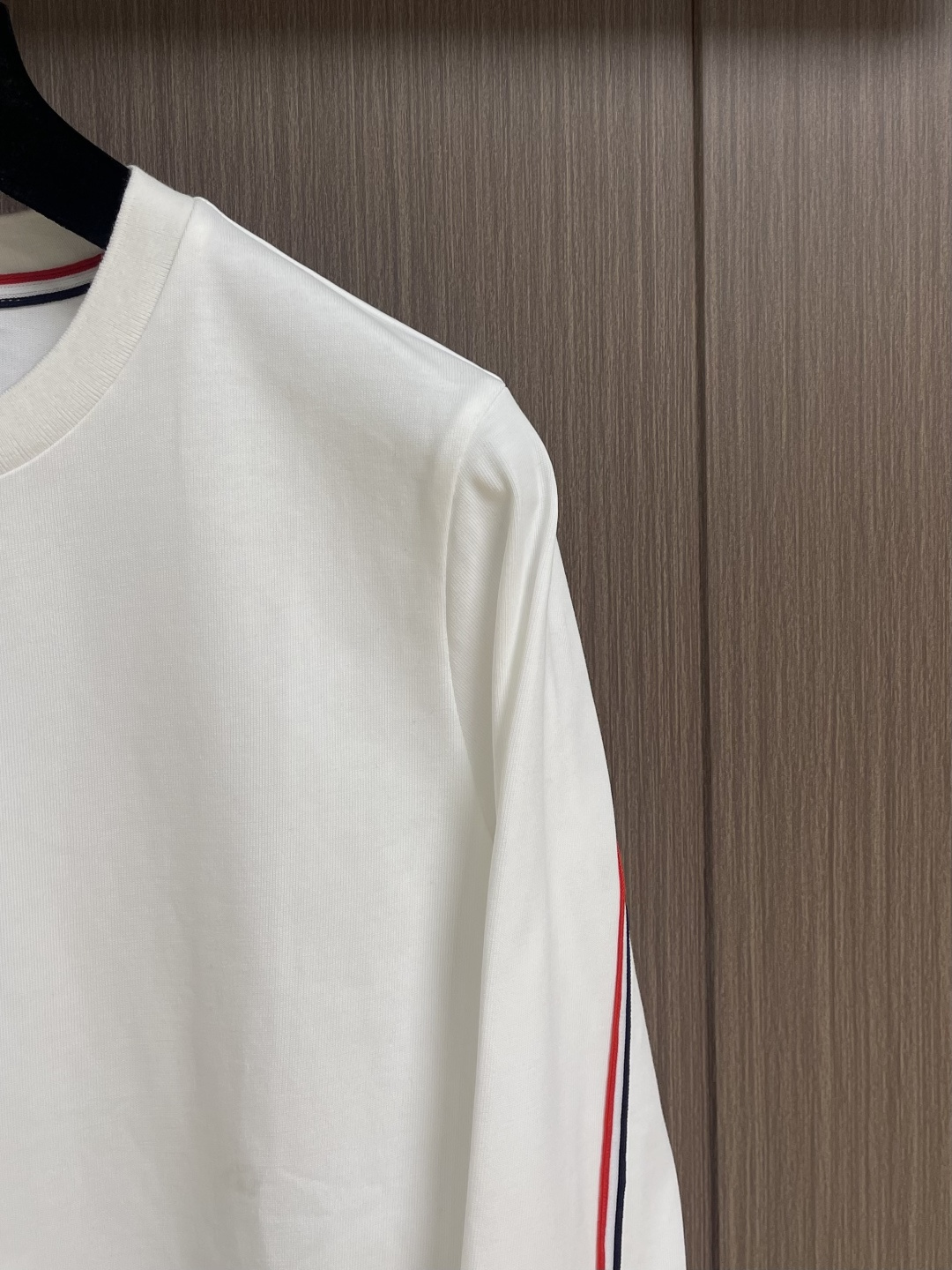 ThomBrowne汤姆布朗 TB 后幅织带长袖T恤，精选优质高端面料，自然舒适透气温柔，后背红白蓝三色