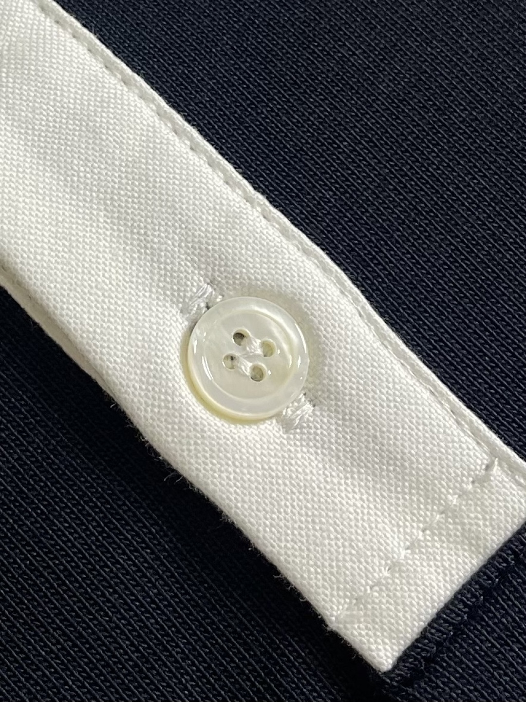 TB ThomBrowne汤姆布朗 撞色领净色简约长袖Polo 极简风格 简约设计经典标志 高克重烧毛工