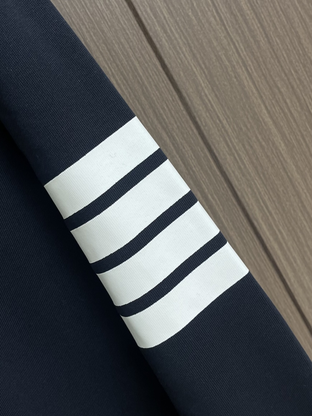 TB ThomBrowne汤姆布朗 撞色领净色简约长袖Polo 极简风格 简约设计经典标志 高克重烧毛工