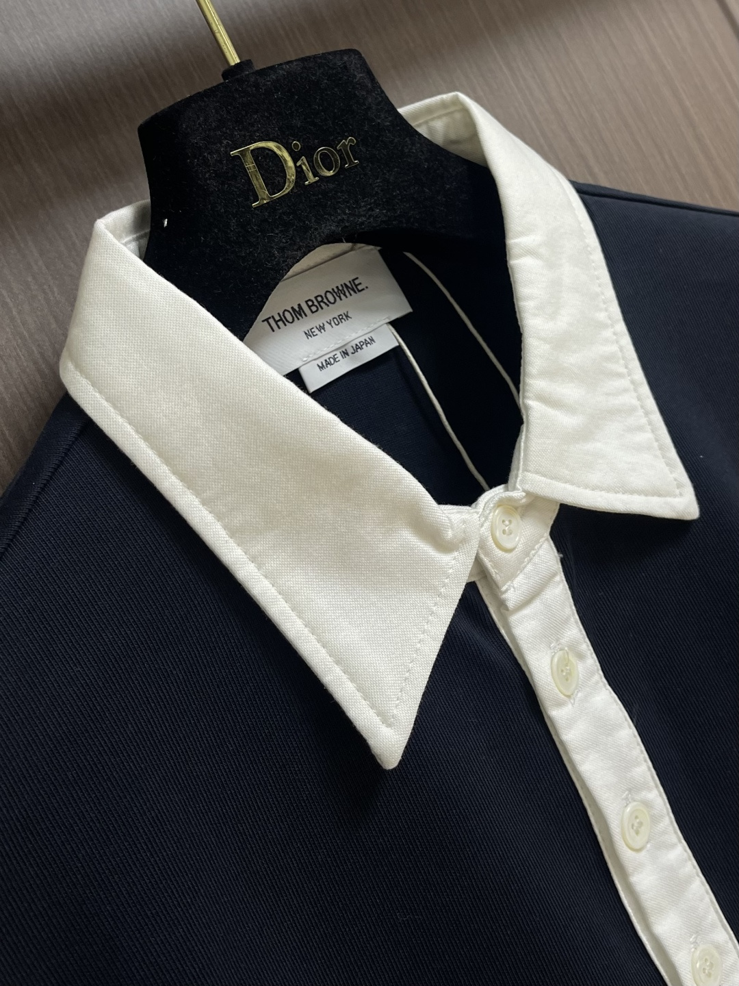 TB ThomBrowne汤姆布朗 撞色领净色简约长袖Polo 极简风格 简约设计经典标志 高克重烧毛工