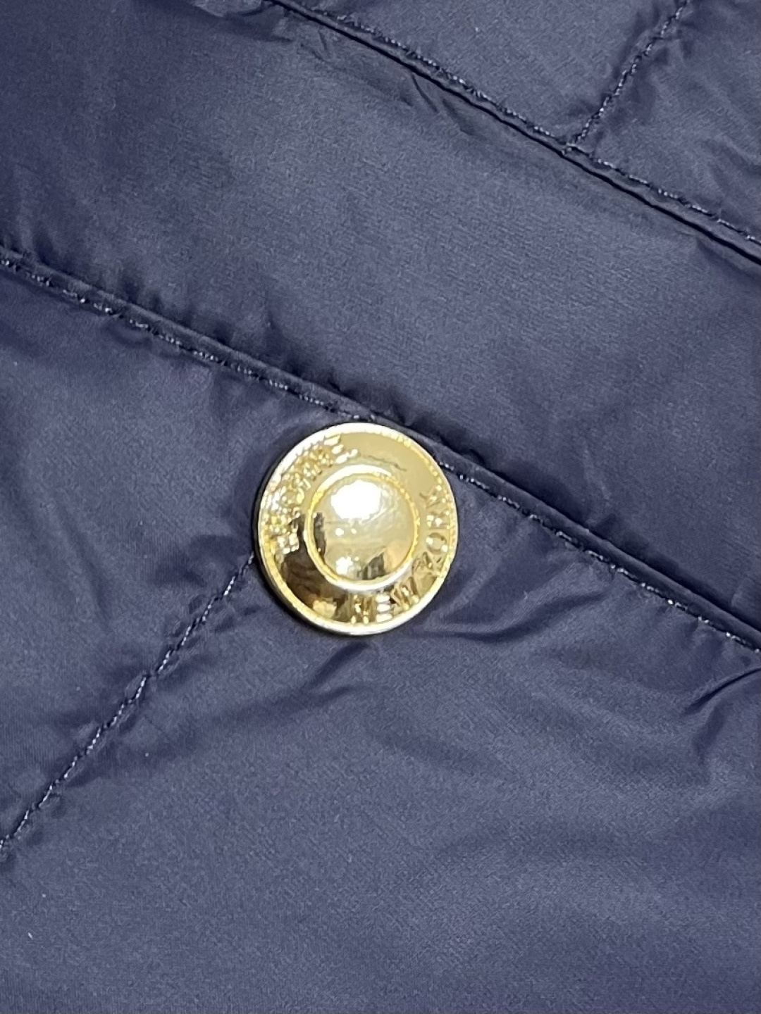 TB ThomBrowne汤姆布朗 手臂袖标连帽夹克羽绒服，匠心弥漫的绗缝羽绒夹克．现代风格和前卫元素再