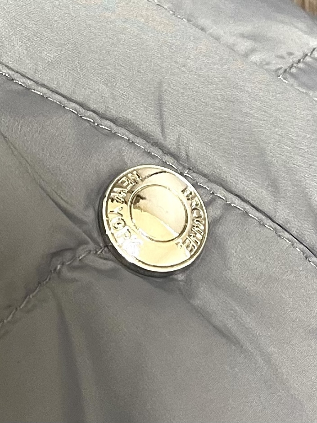 TB ThomBrowne汤姆布朗 手臂袖标连帽夹克羽绒服，匠心弥漫的绗缝羽绒夹克．现代风格和前卫元素再