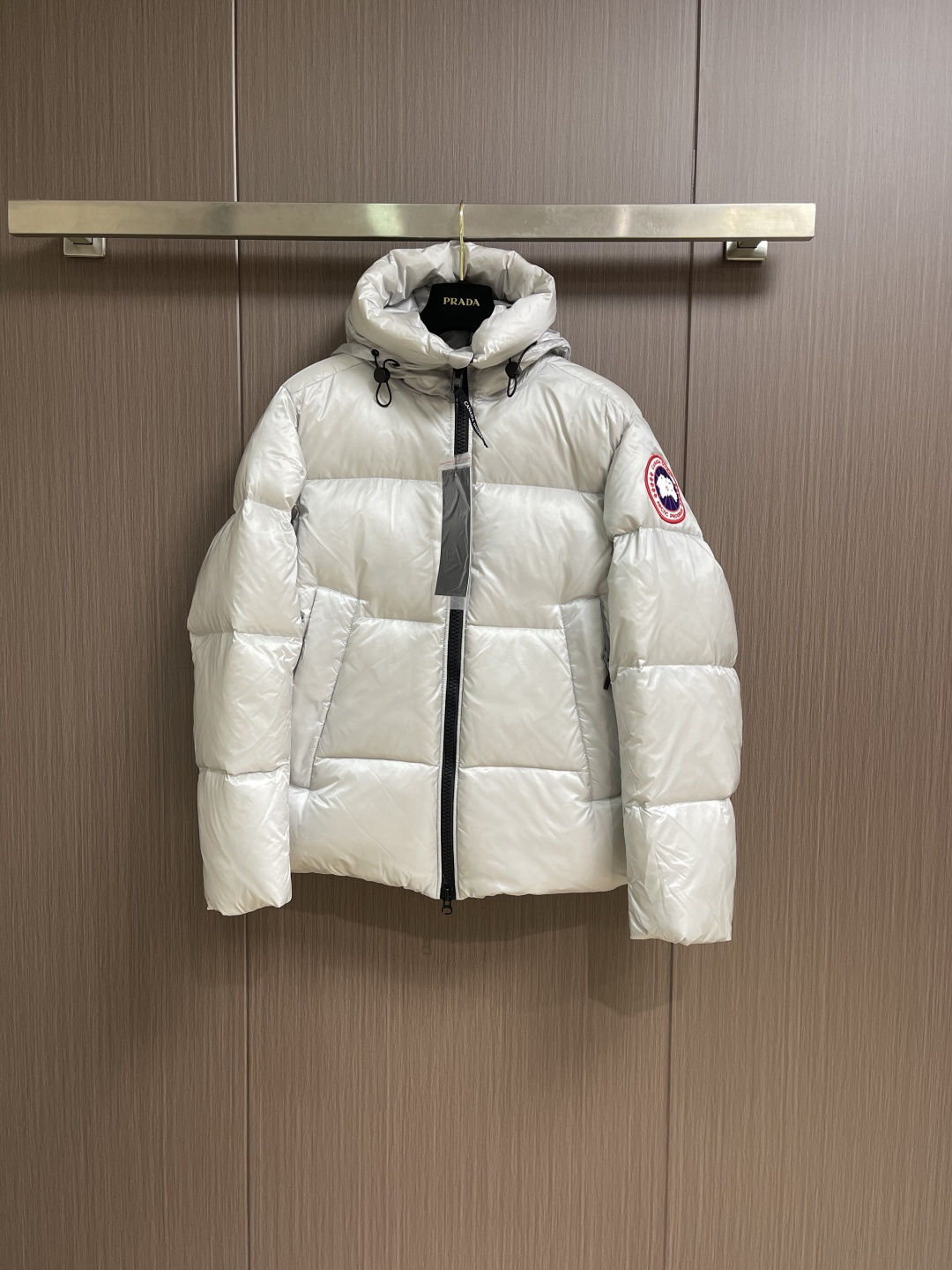 NO:627656,CANADA GOOSE Canada Goose 2025SS autumn and winter limited edition 2252 new crofton puff hooded down jacket, crofton soft bread, cold protection effect up to level 4, using recycled feather-light tear-resistant fabric, ultra-light, no weight on the upper body at all!  The unique black label highlights your temperament!  !Sizes XS-L,,down jacket,hats,alexander wang19860909CANADA GOOSE 加拿大鹅 2025SS秋冬限定2252款新款 crofton泡芙连帽羽绒服,crofton 松软大面包,防寒效果高达4级,采用再生feather-light抗撕裂面料,超轻便,上身完全没有负重感！ 独特黑标更彰显气质！!尺码XS-L,,down jacket,hats,alexander wang,Men's clothing