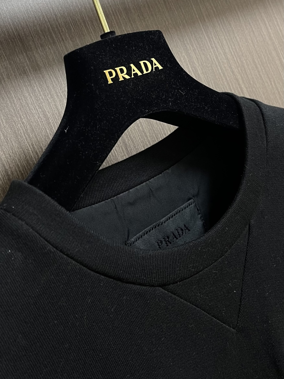 Prada 2025Fw尼龙拼接圆领卫衣．采用480克纯棉双纱鱼鳞毛圈面料面部无尘烧毛工艺底部吸毛环保活