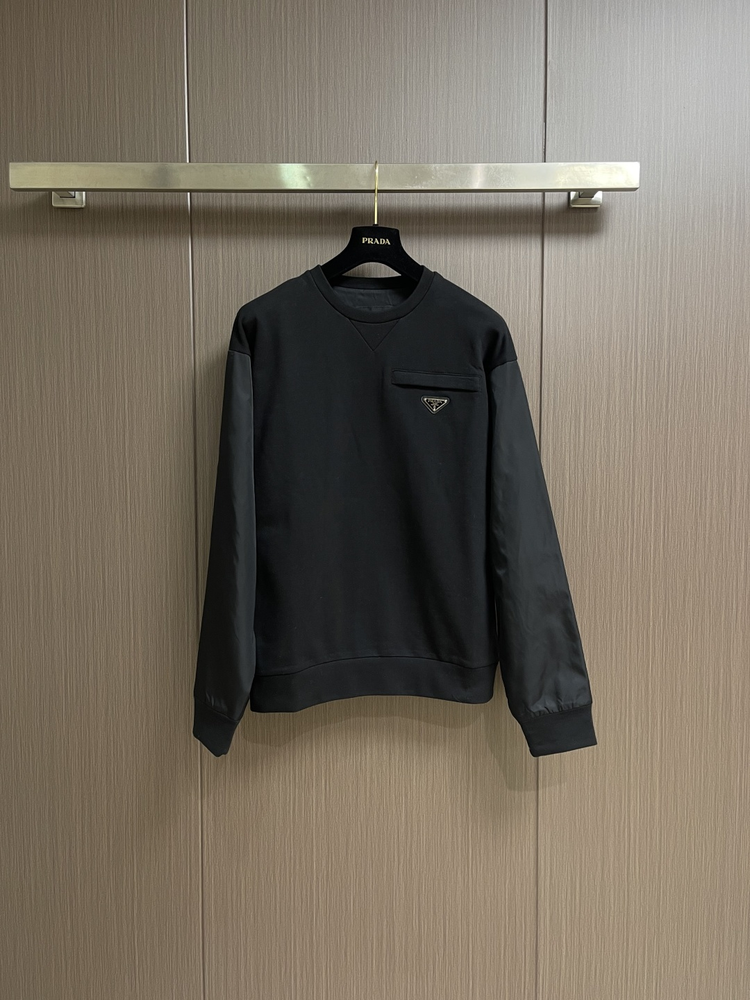 Prada 2025Fw尼龙拼接圆领卫衣．采用480克纯棉双纱鱼鳞毛圈面料面部无尘烧毛工艺底部吸毛环保活