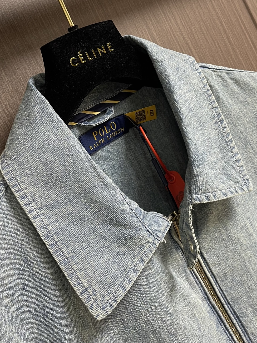 RAlPh Lauren 彩色刺绣牛仔夹克外套，定制定染云感平纹全棉牛仔，柔软丝滑 舒适贴肤。左胸精致的