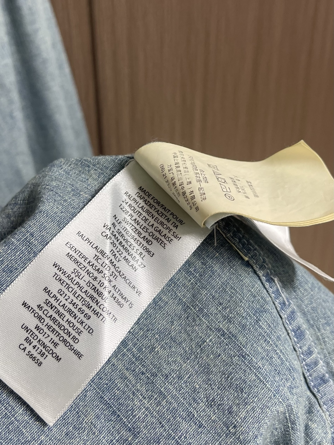 RAlPh Lauren 彩色刺绣牛仔夹克外套，定制定染云感平纹全棉牛仔，柔软丝滑 舒适贴肤。左胸精致的