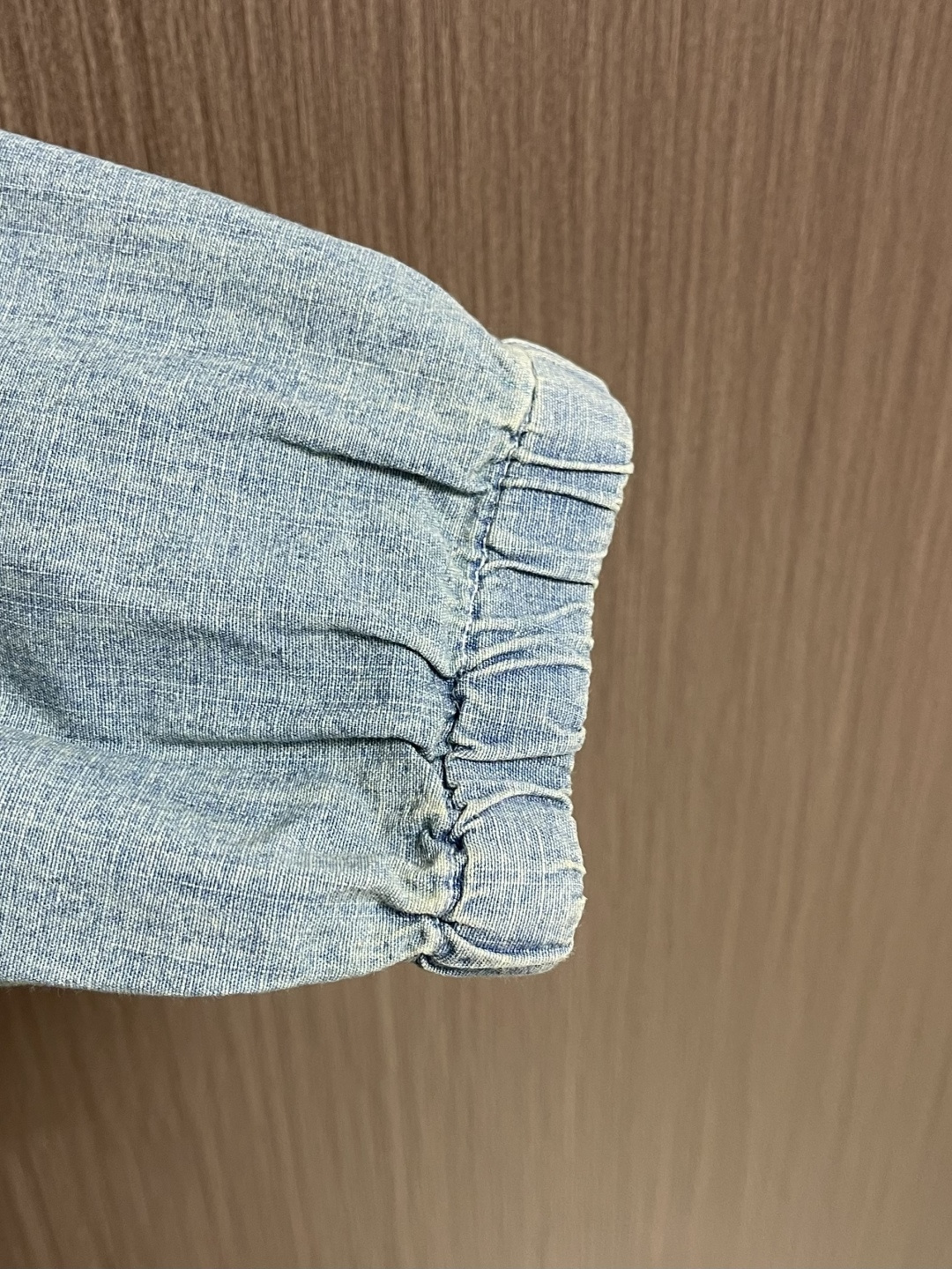 RAlPh Lauren 彩色刺绣牛仔夹克外套，定制定染云感平纹全棉牛仔，柔软丝滑 舒适贴肤。左胸精致的