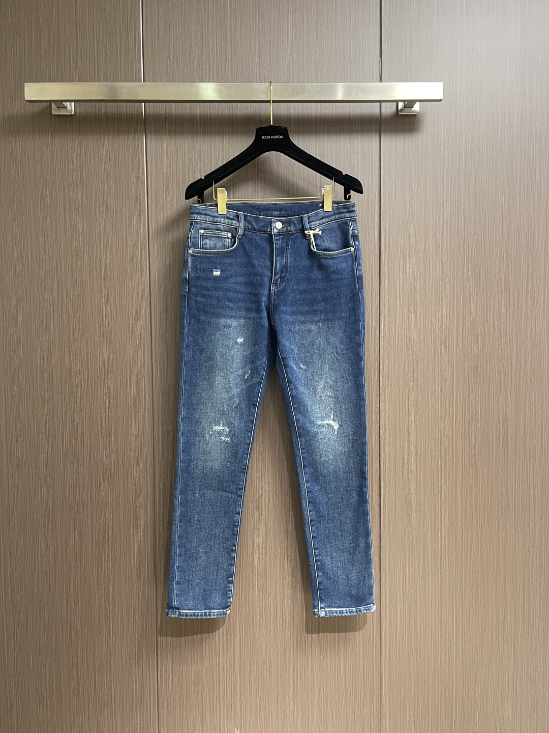 NO:627662,Arcteryx 2026SS early spring new heavy-duty washed jeans, sharing taste and value!  The upper body is very comfortable to wear.  Low-key yet luxurious.  It looks very classy when worn out!  Customized stretch denim fabric, classic original leather brand decoration, perfect small straight fit.  The upper body is exquisite and vivid.  Outstanding quality!  Don't pick people. Sizes 30-38 No 35 37,arc'teryx,jeans,alexander wang19860909Arcteryx 始祖鸟2026SS早春新品重工水洗牛仔裤,品味与价值共享！上身穿着非常舒适．低调不失奢华．穿出去非常有档次！定制弹力牛仔面料,经典原版皮牌装饰,完美小直筒版型．上身精致跃然．品质卓然！不挑人.尺码30-38 无35 37,arc'teryx,jeans,alexander wang,Men's clothing