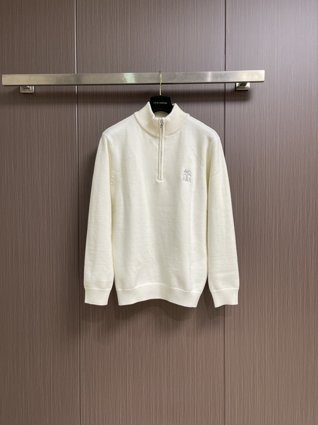 NO:645081,Brunello Cucinelli BC 2025ss new autumn and winter half-zipped knitted sweater jacket, American style classic design. Basic colors can be matched casually. This basic version is the focus. It looks good alone and layered. It is beautiful and durable. Super high-end layering in autumn and winter, versatile for daily casual wear. Size M-XXXL  Bust 108 Shoulder Width 45 Clothes Length 68 Sleeve Length 6119860909BrunelloCucinelli布鲁内洛·库奇内利 BC 2025ss秋冬新品半拉练针织毛衣外套,美式穿搭经典设计 基础色随意搭配都不会出错 这种基础款版型是重点 单穿叠穿都好看 美观的同时更经久耐穿 秋冬叠穿超高级,日常休闲百搭 尺码M-XXXL M码胸围104肩宽43 衣长66 袖长60 L码 胸围108肩宽45 衣长68 袖长61 XL码 胸围112肩宽47衣长70袖长62 2XL码胸围116肩宽49衣长72袖长63 3XL码胸围肩宽51衣长74袖长64,,brunello cucinelli,jackets & coats,sweaters,alexander wang,Men's clothing