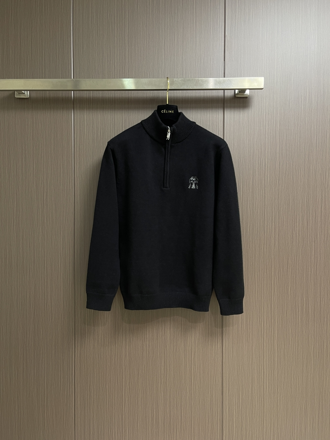 NO:645084,BrunelloCucinelli BC 2025ss new autumn and winter half-zipped knitted sweater jacket, American style classic design. Basic colors can be matched casually. This basic version is the key point. It looks good when worn alone and layered. It is beautiful and more durable. It is super high-end when layered in autumn and winter, and is versatile for daily casual use. Size M-XXXL M size chest 104 shoulder width 43 length 66 sleeve length 60 L size  Bust 108 Shoulder Width 45 Clothes Length 68 Sleeve Length 6119860909BrunelloCucinelli布鲁内洛·库奇内利 BC 2025ss秋冬新品半拉练针织毛衣外套,美式穿搭经典设计 基础色随意搭配都不会出错 这种基础款版型是重点 单穿叠穿都好看 美观的同时更经久耐穿 秋冬叠穿超高级,日常休闲百搭.尺码M-XXXL M码胸围104肩宽43 衣长66 袖长60 L码 胸围108肩宽45 衣长68 袖长61 XL码 胸围112肩宽47衣长70袖长62 2XL码胸围116肩宽49衣长72袖长63 3XL码胸围肩宽51衣长74袖长64,,brunello cucinelli,jackets & coats,sweaters,alexander wang,Men's clothing