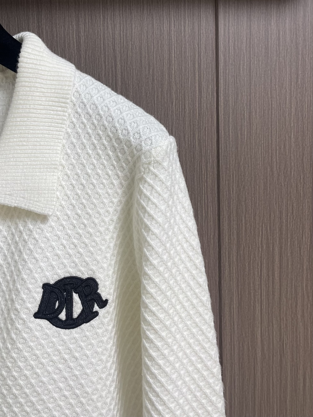 Dior 2025SS秋冬新款男士羊毛针织拉链开衫，上身绅士范十足。整件毛衣不单纹理工艺精美，走线更是精