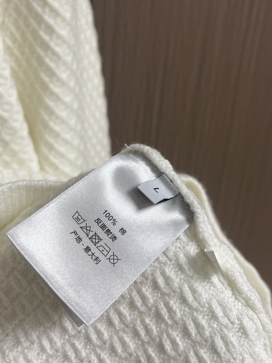 Dior 2025SS秋冬新款男士羊毛针织拉链开衫，上身绅士范十足。整件毛衣不单纹理工艺精美，走线更是精