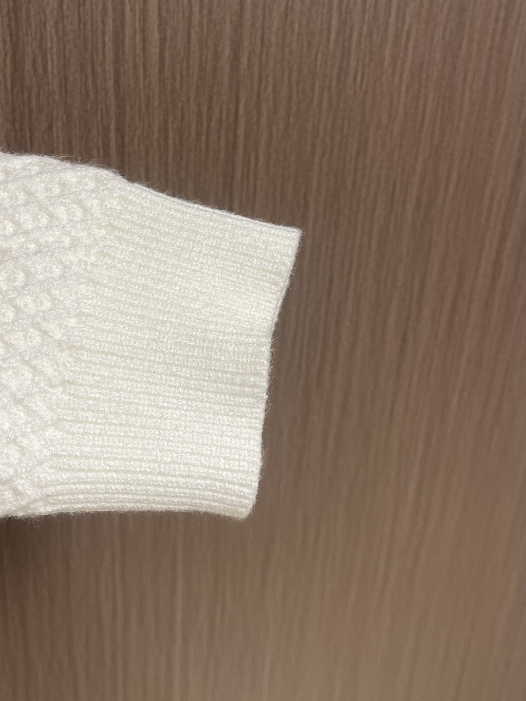 Dior 2025SS秋冬新款男士羊毛针织拉链开衫，上身绅士范十足。整件毛衣不单纹理工艺精美，走线更是精