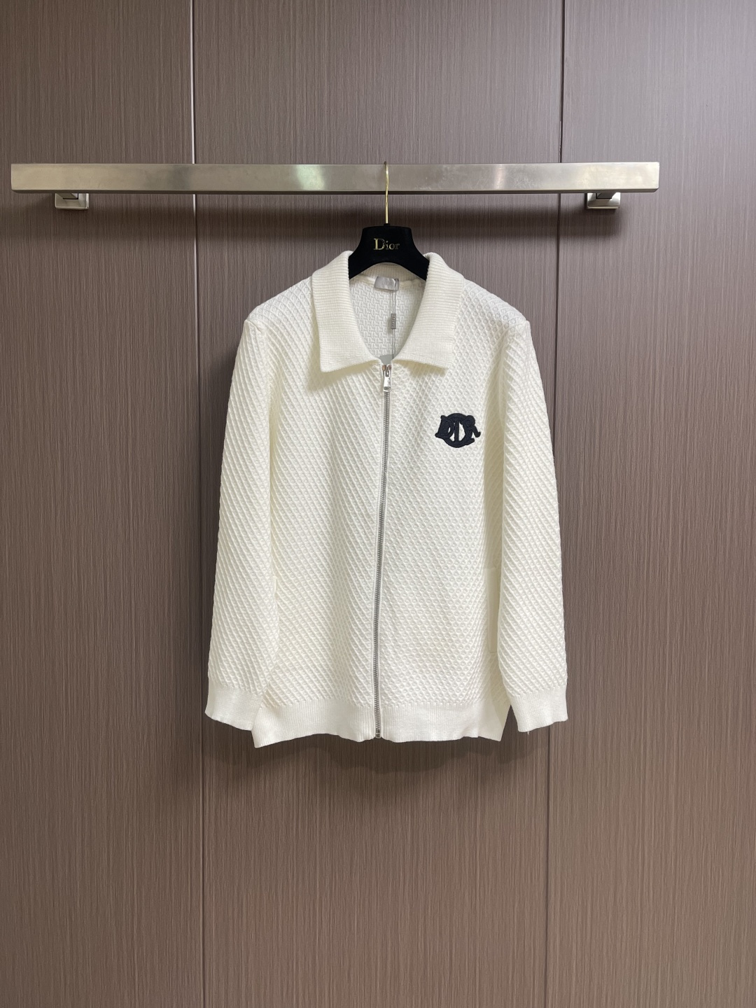 Dior 2025SS秋冬新款男士羊毛针织拉链开衫，上身绅士范十足。整件毛衣不单纹理工艺精美，走线更是精